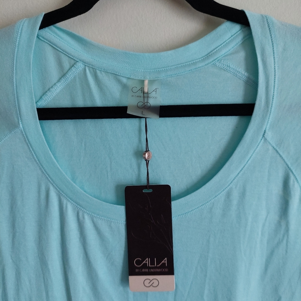 Carrie Underwood t shirt size large NWT